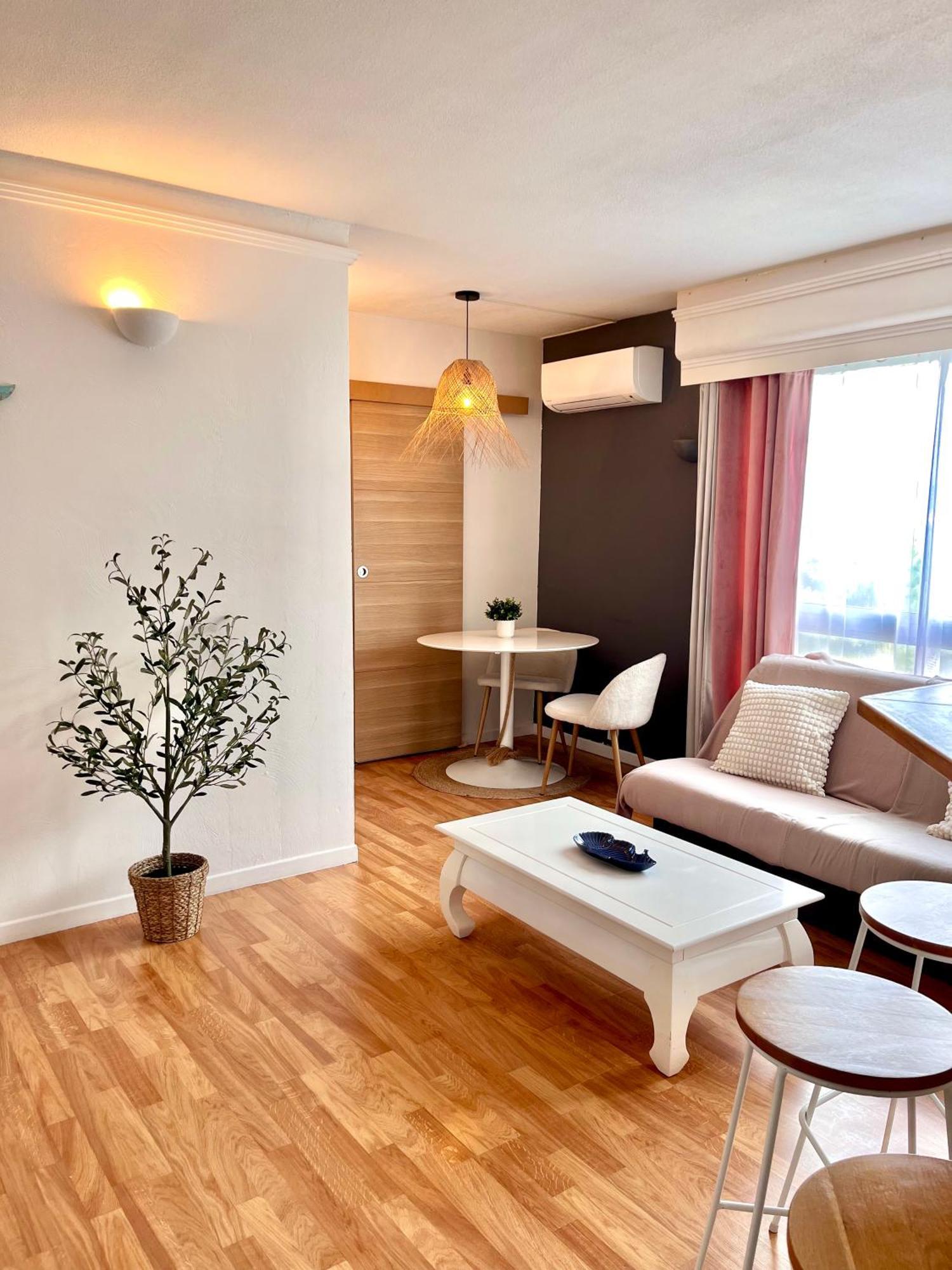 Appartement Port De - 40m2 - 4 Personnes - Place De Parking Hyères