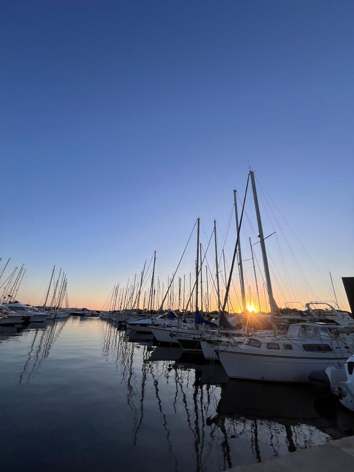 Port De - Magnifique - 4 Personnes - Place De Parking Privee !